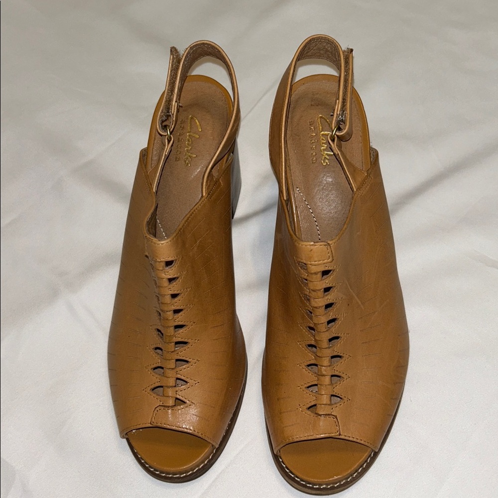 Clarks Artisan Slingback Block Heel Sandal. New Without Tags - Picture 3 of 8